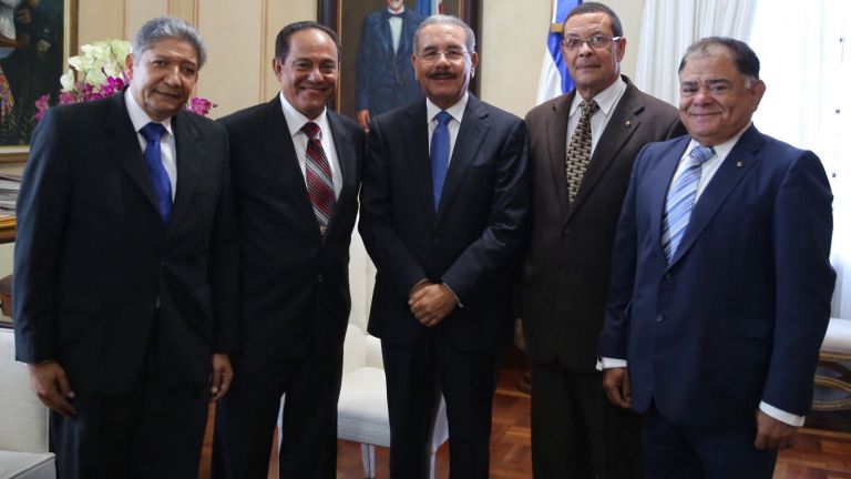 Presidente Danilo Medina y exrectores de la UASD