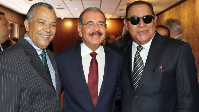 Presidente Danilo Medina, junto al director del Listín Diario, Miguel Franjul