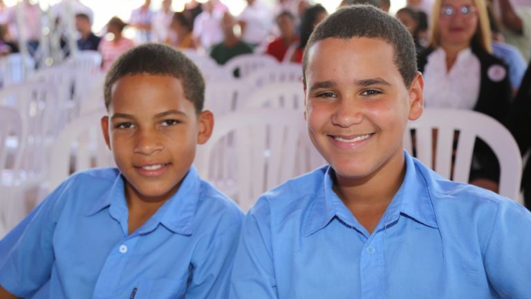 Estudiantes de escuela inaugurada en Espaillat