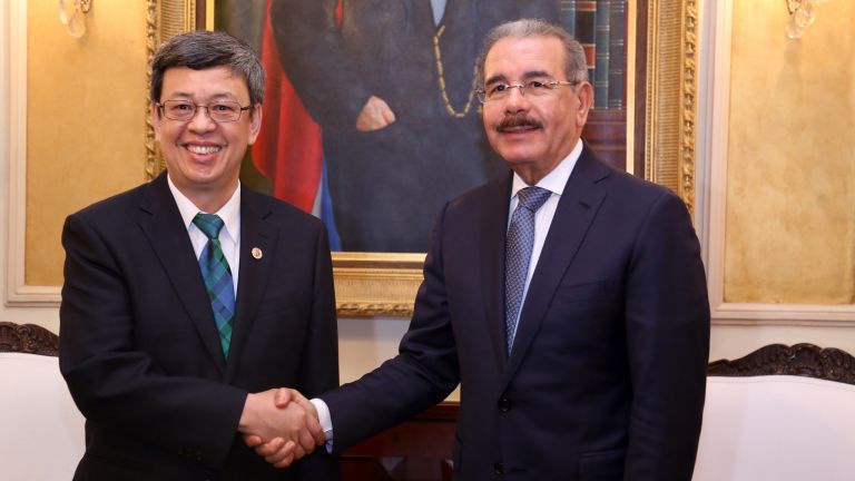 Danilo Medina junto al  vicepresidente de la República de China Taiwán, Chien-jen Chen