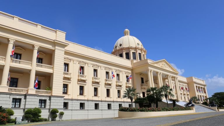 Fachada frontal Palacio Nacional, República Dominicana