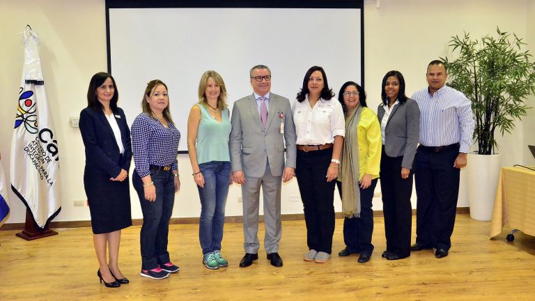 Comisión de Panamá visita el CAID