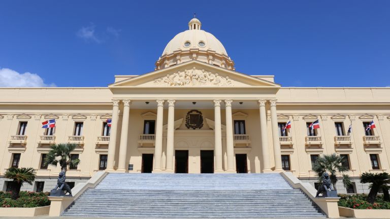 Fachada frontal Palacio Nacional, República Dominicana
