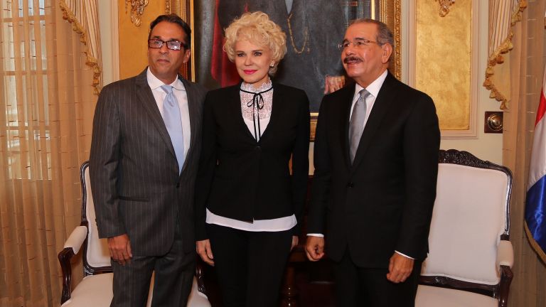 Danilo Medina recibe a Charityn Goico y Guiilermo Cordero