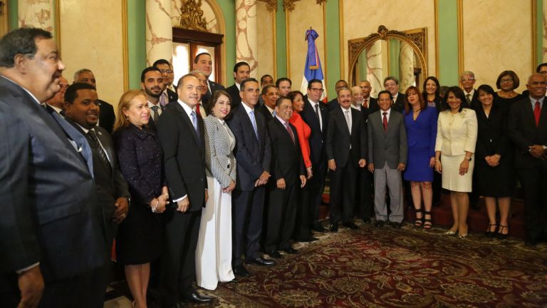 Danilo Medina juramenta viceministros y directores recién nombrados.