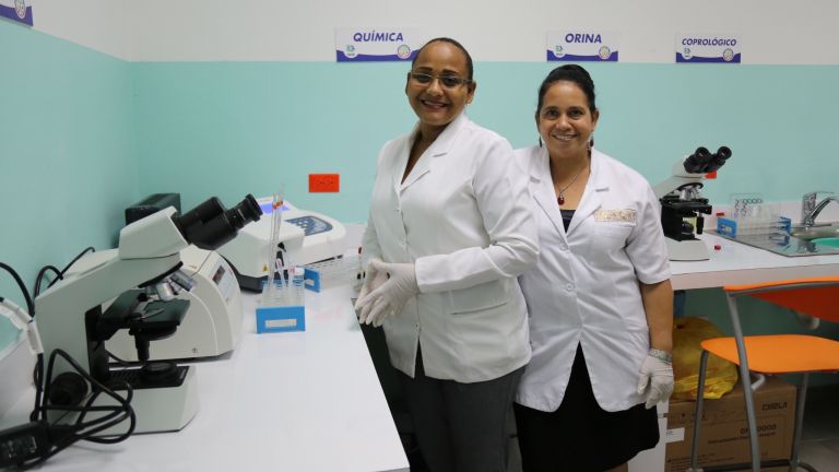 El presidente Danilo Medina entregó este jueves un Centro de Diagnóstico y Atención Primaria. 