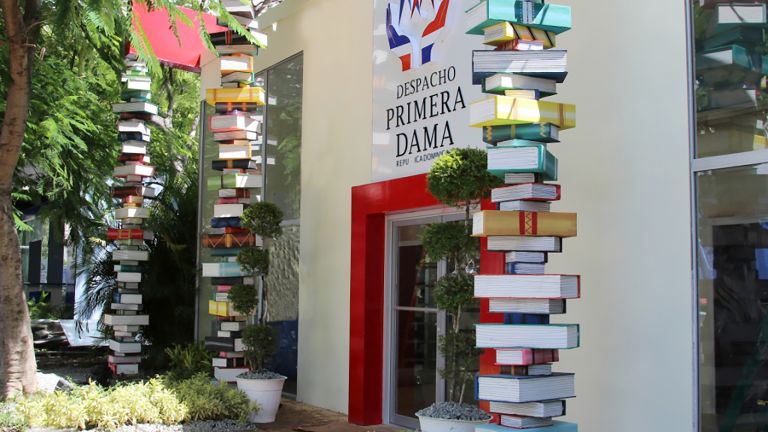 Despacho de la Primera Dama Cándida Montilla de Medina dice presente en la Feria Internacional del Libro. 