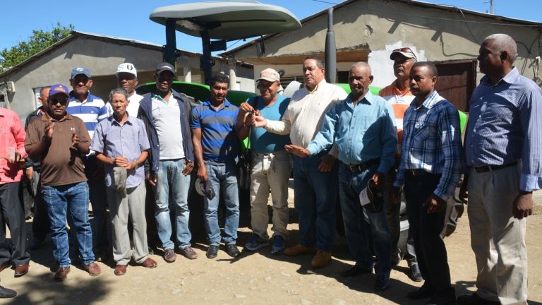 Más de 600 productores de San Juan reciben tractor prometido en Visita Sorpresa