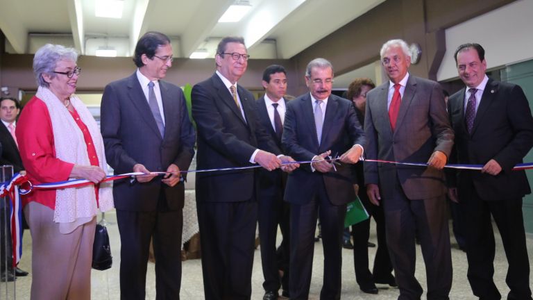 Danilo Medina asistió a la inauguración del Centro de Operaciones en Simulación Médica Objetivamente Sistematizada. 