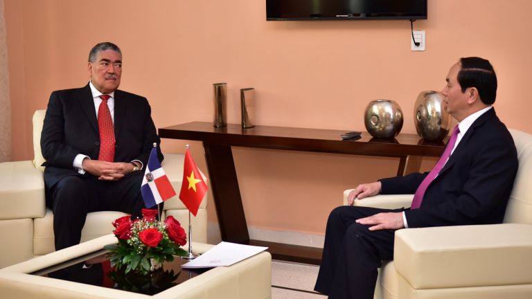 La Habana.- El presidente de Vietnam, Tran Dai Quang felicitó a Danilo Medina por los logros de su gobierno.