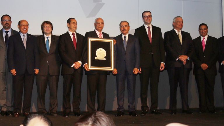 Adoexpo entrega premios a la Excelencia Exportador; Danilo Medina asiste a gala
