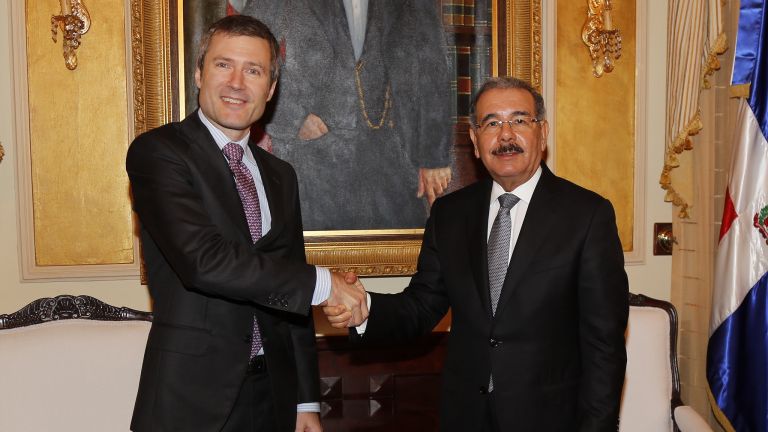 Danilo Medina recibe al presidente de Altice Dominicana; empresa apoyará República Digital