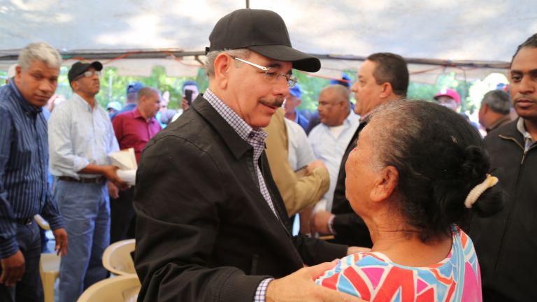 Presidente Danilo Medina con productores de Independencia