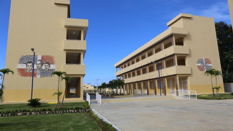 Liceo entregado por el Presidente Danilo Medina