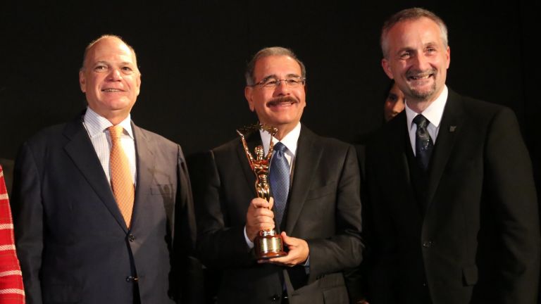 Presidente Danilo Medina y ejecutivos del Grupo Velutini