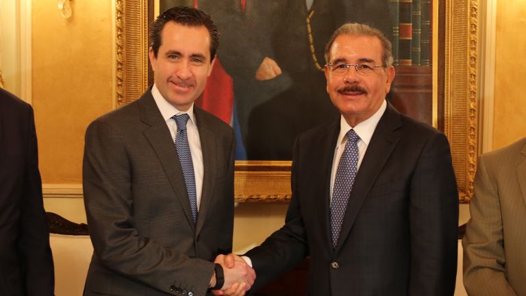 Presidente Danilo Medina junto al Vicepresidente del Banco Mundial para América Latina y el Caribe, Jorge Familiar