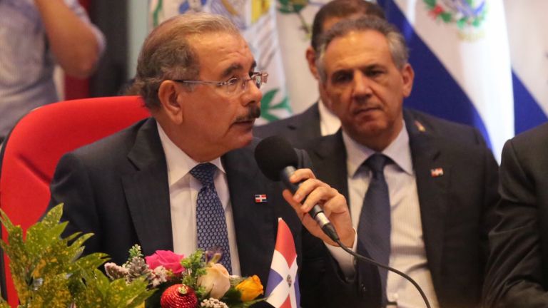 Presidente Danilo Medina junto al ministro Administrativo de la Presidencia, José Ramón Peralta