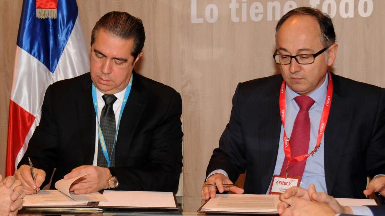 presidente de Iberia y el ministro de Turismo firmaron el pacto. Luis Gallego y Francisco Javier García