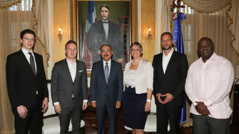 Empresarios alemanes junto al presidente Danilo Medina
