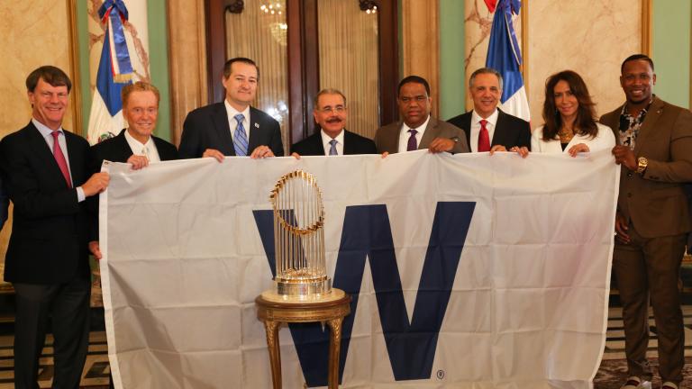 Danilo Medina junto a comitiva del equipo de grandes ligas, Chicago Cubs