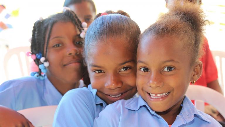 Alumnas de escuela en San Luis, Santo Domingo