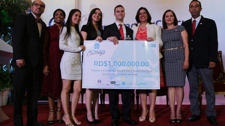 Margarita Cedeño encabezó el acto del premio del Reto Nacional a la Creación de Software Intellisys Challenge