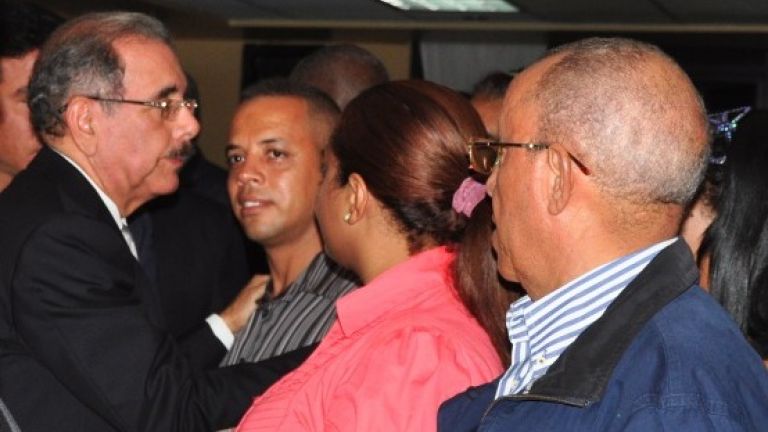 Danilo Medina se solidariza con familiares pilotos fallecidos