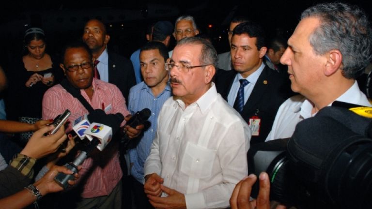 Danilo Medina regresa de Venezuela 2013
