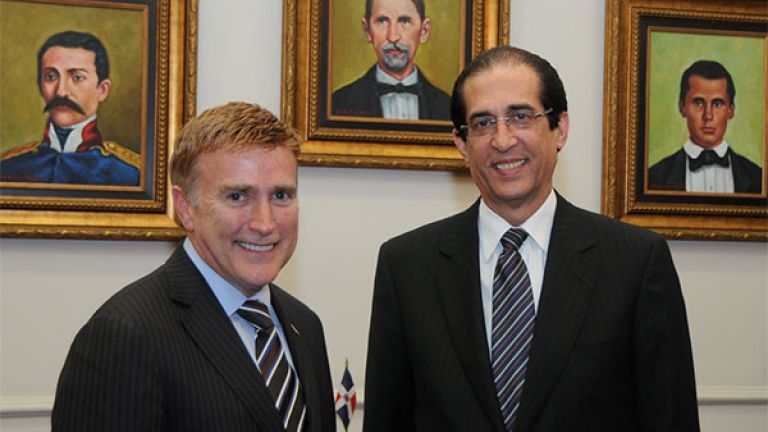 Ministro de la Presidencia, Gustavo Montalvo y embajador de Estados Unidos, James “Wally” Brewster