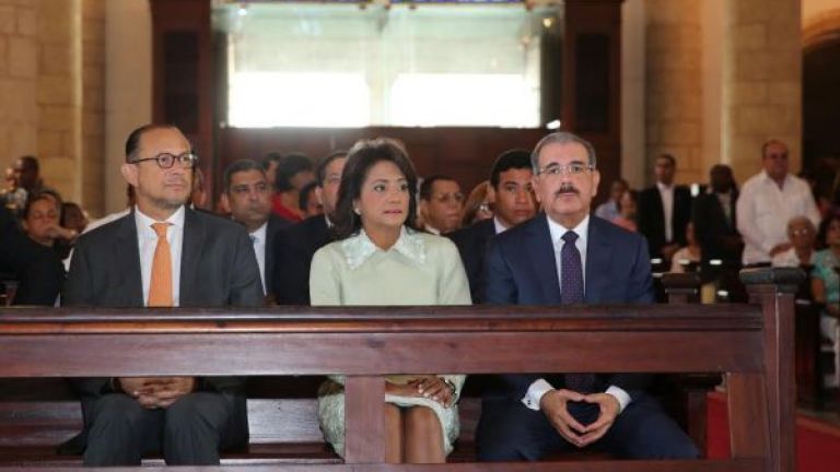 Presidente Danilo Medina junto a la primera dama Cándida Montilla de Medina y el ministro de Cultura, José Antonio Rodríguez 