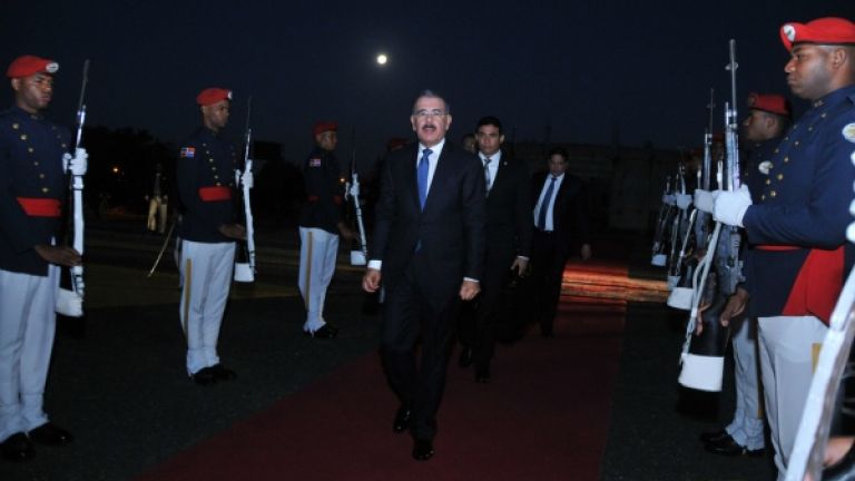 Danilo Medina sale a Costa Rica