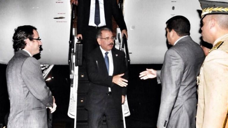 Presidente Danilo Medina durante su llegada al país desde Costa Rica